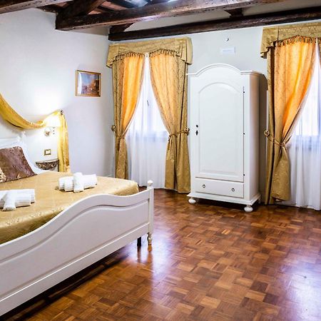 Palazzo Titti Rialto Suites Venice Exterior photo