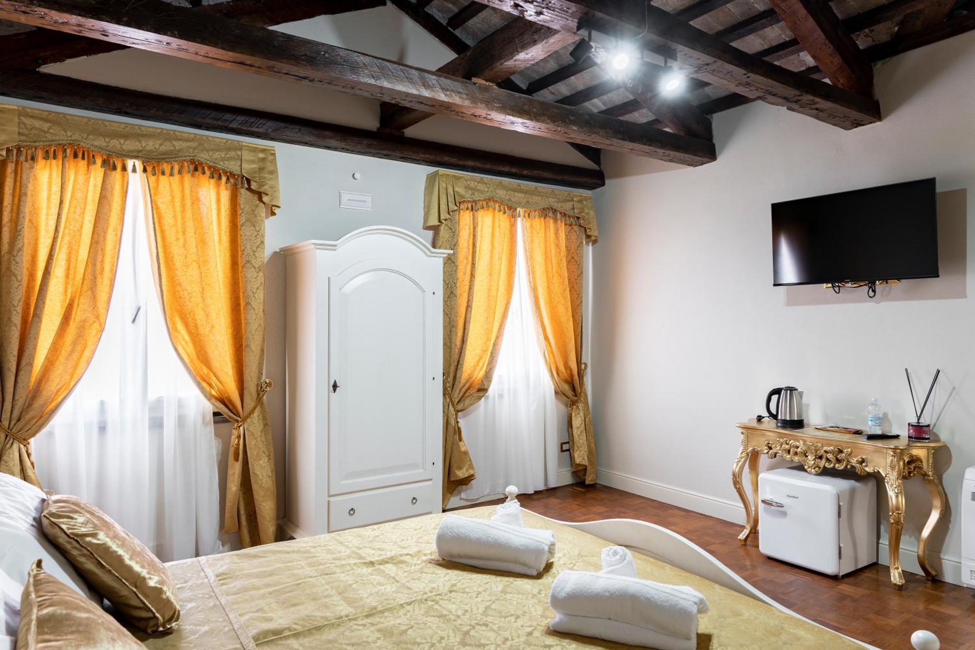 Palazzo Titti Rialto Suites Venice Exterior photo