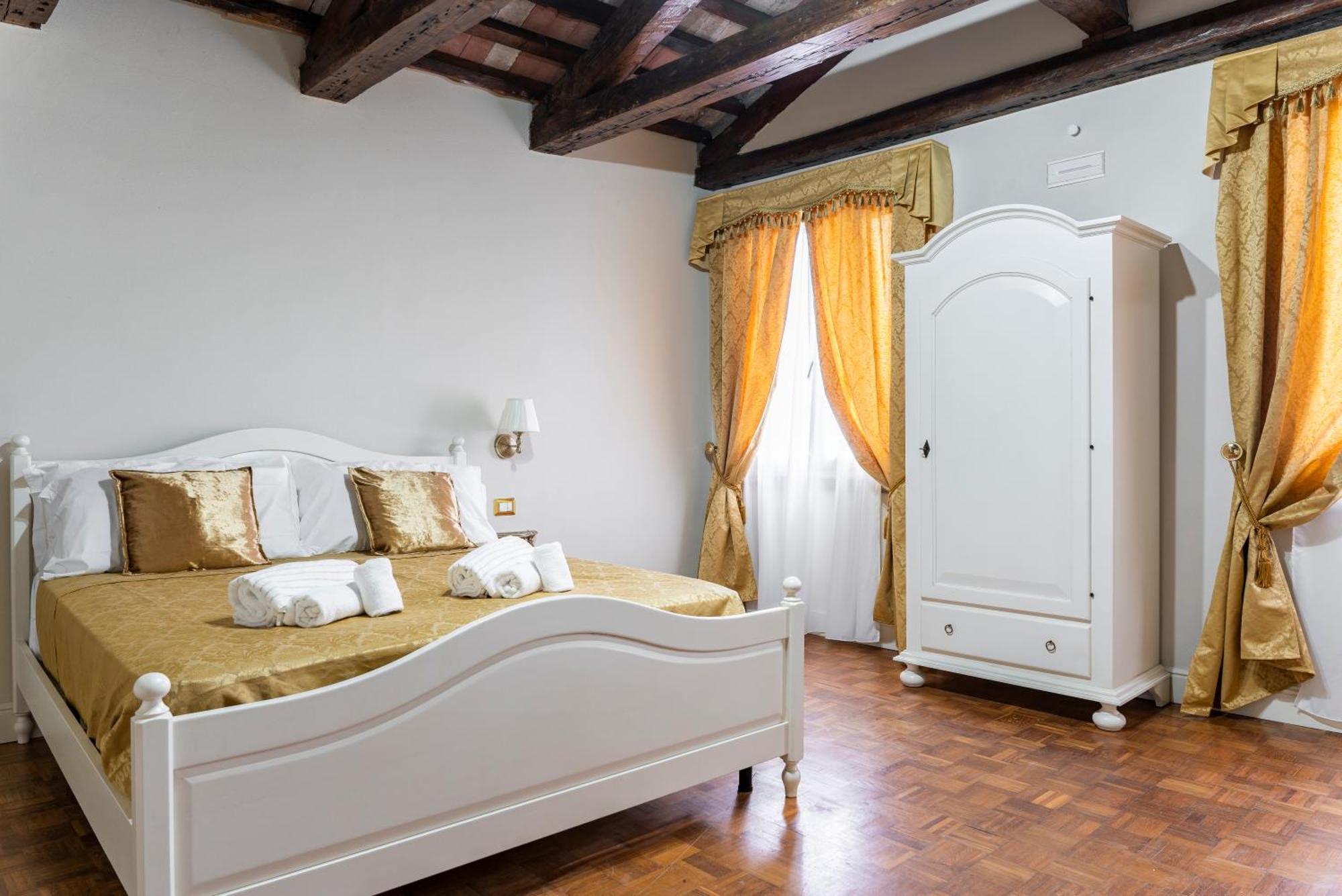 Palazzo Titti Rialto Suites Venice Exterior photo