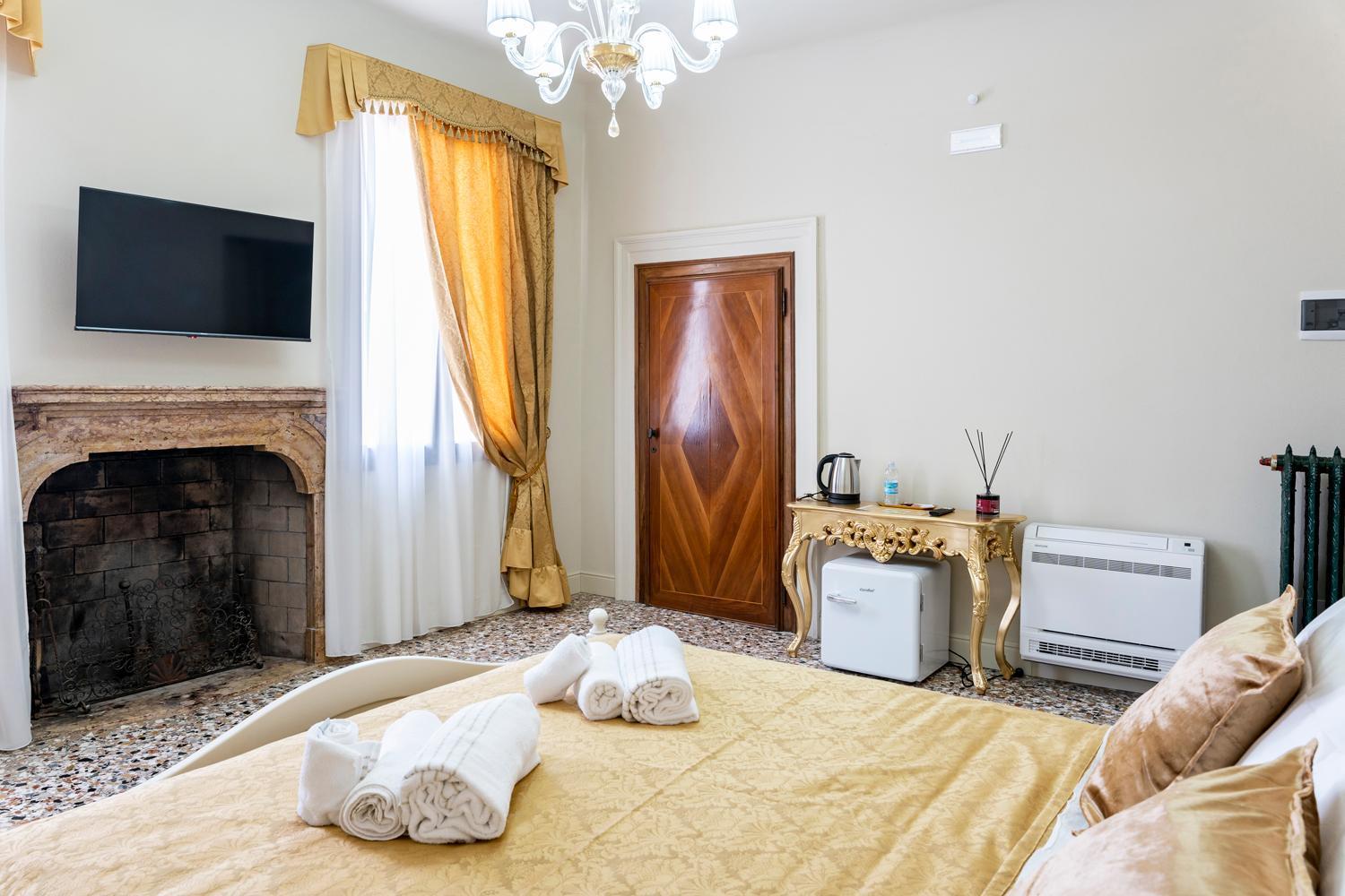 Palazzo Titti Rialto Suites Venice Exterior photo