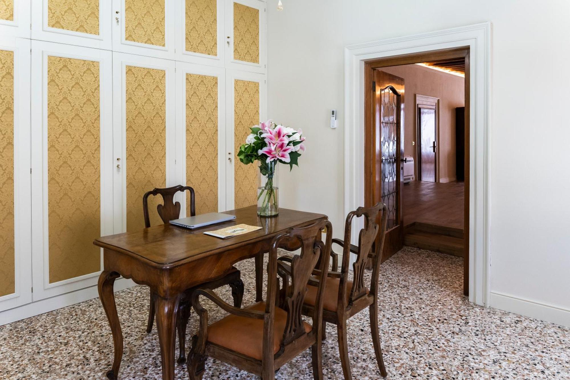 Palazzo Titti Rialto Suites Venice Exterior photo