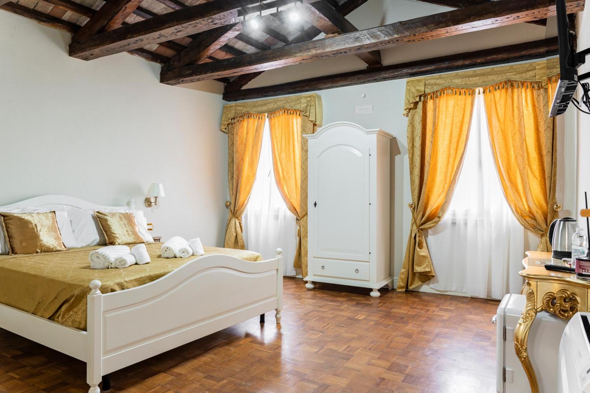 Palazzo Titti Rialto Suites Venice Exterior photo