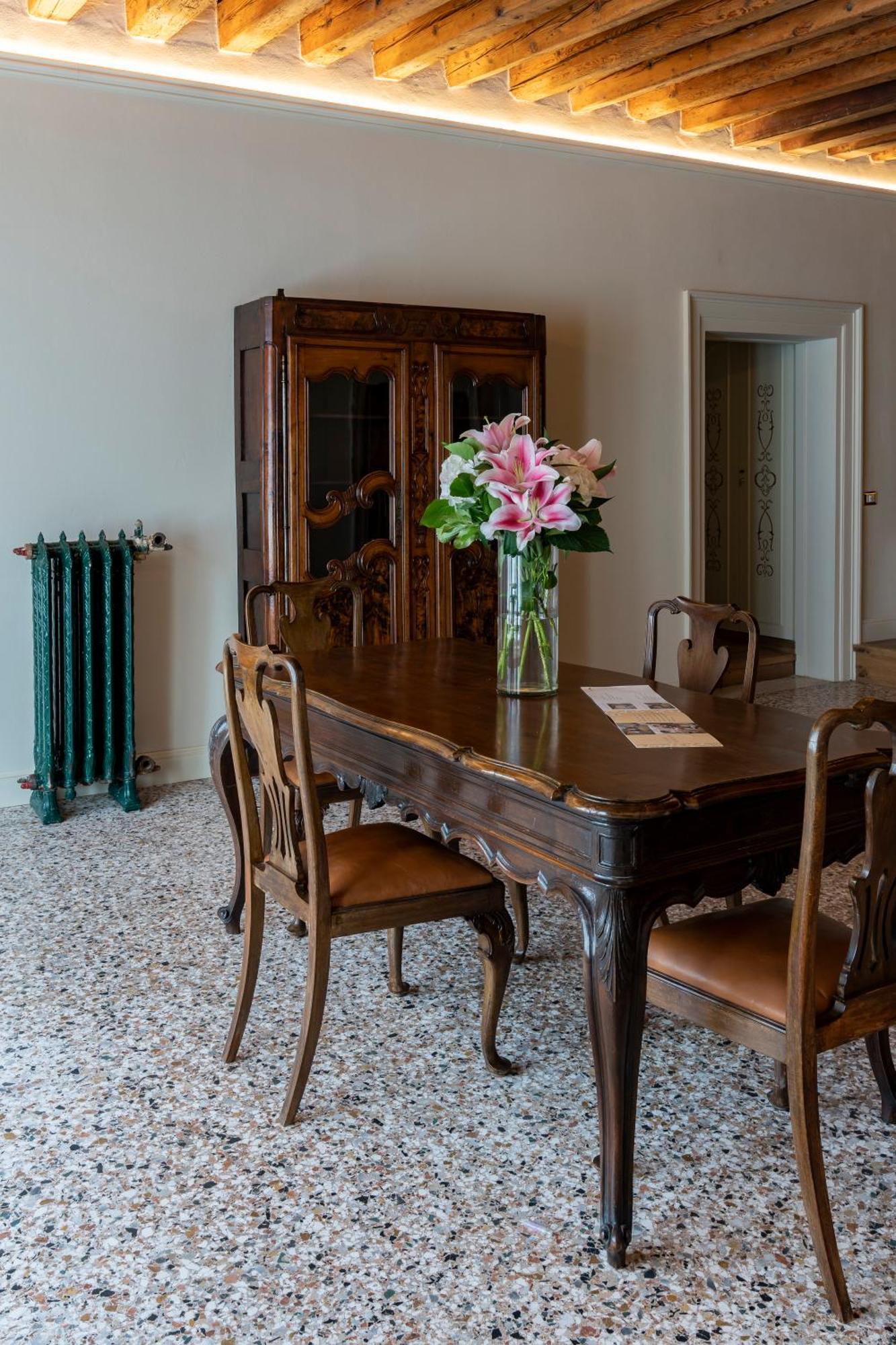Palazzo Titti Rialto Suites Venice Exterior photo
