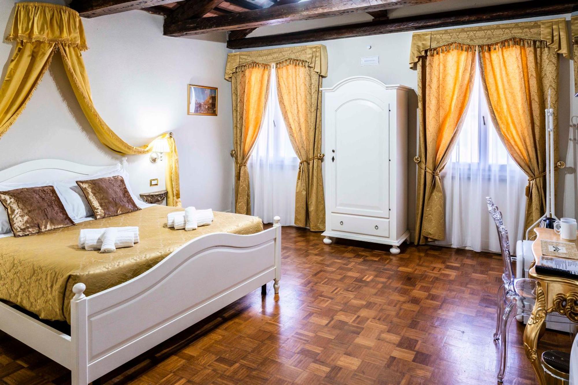 Palazzo Titti Rialto Suites Venice Exterior photo