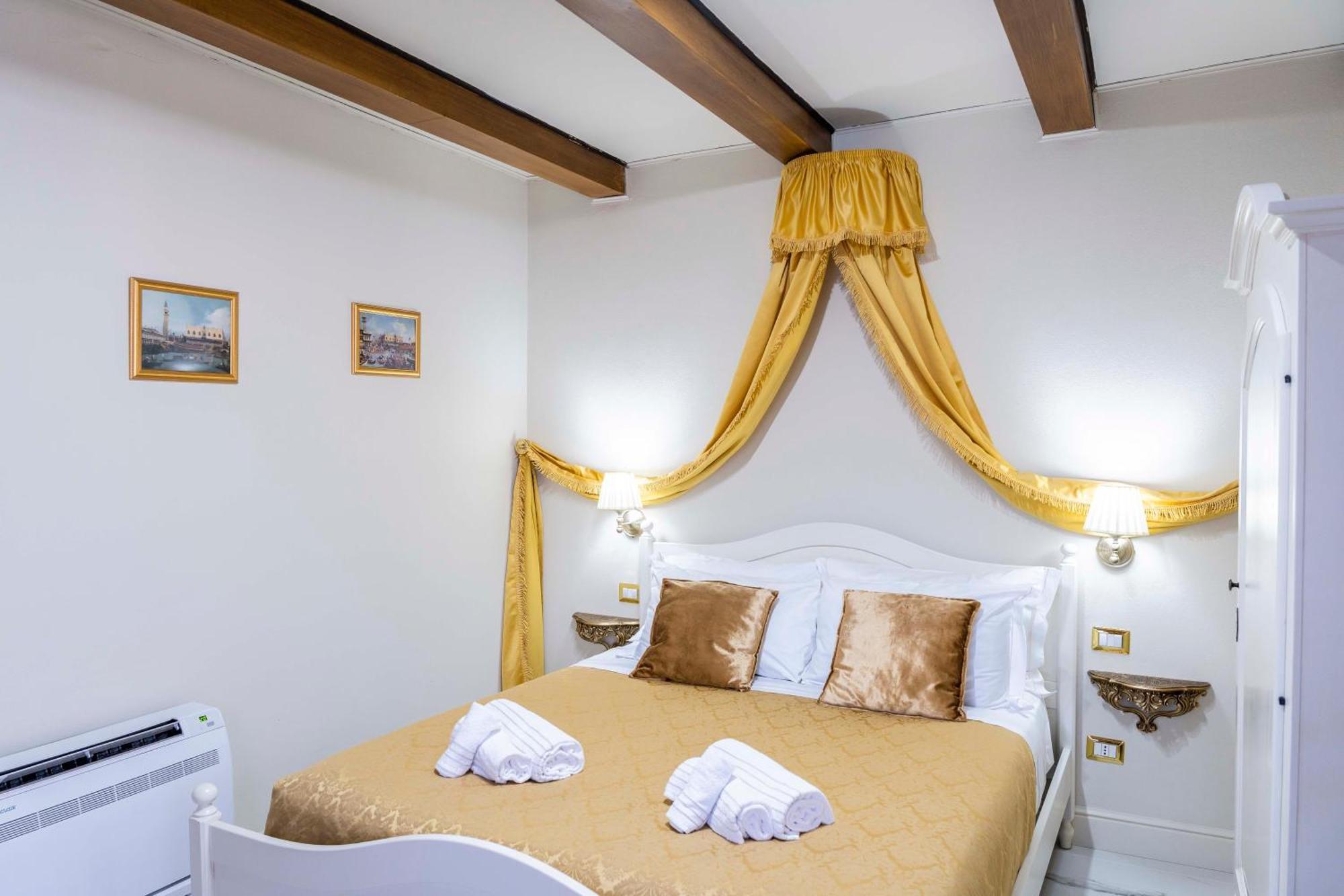 Palazzo Titti Rialto Suites Venice Exterior photo
