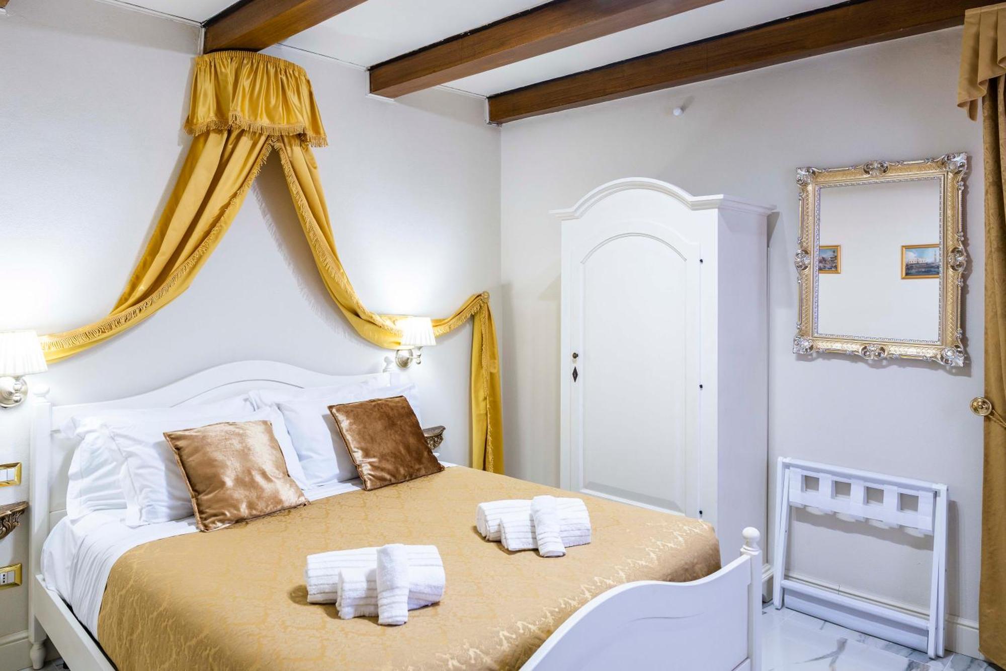 Palazzo Titti Rialto Suites Venice Exterior photo