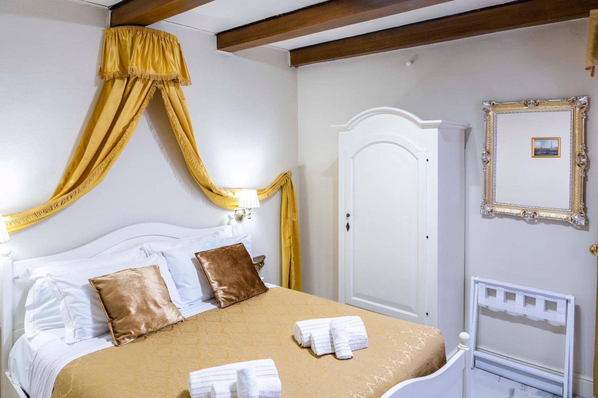 Palazzo Titti Rialto Suites Venice Exterior photo