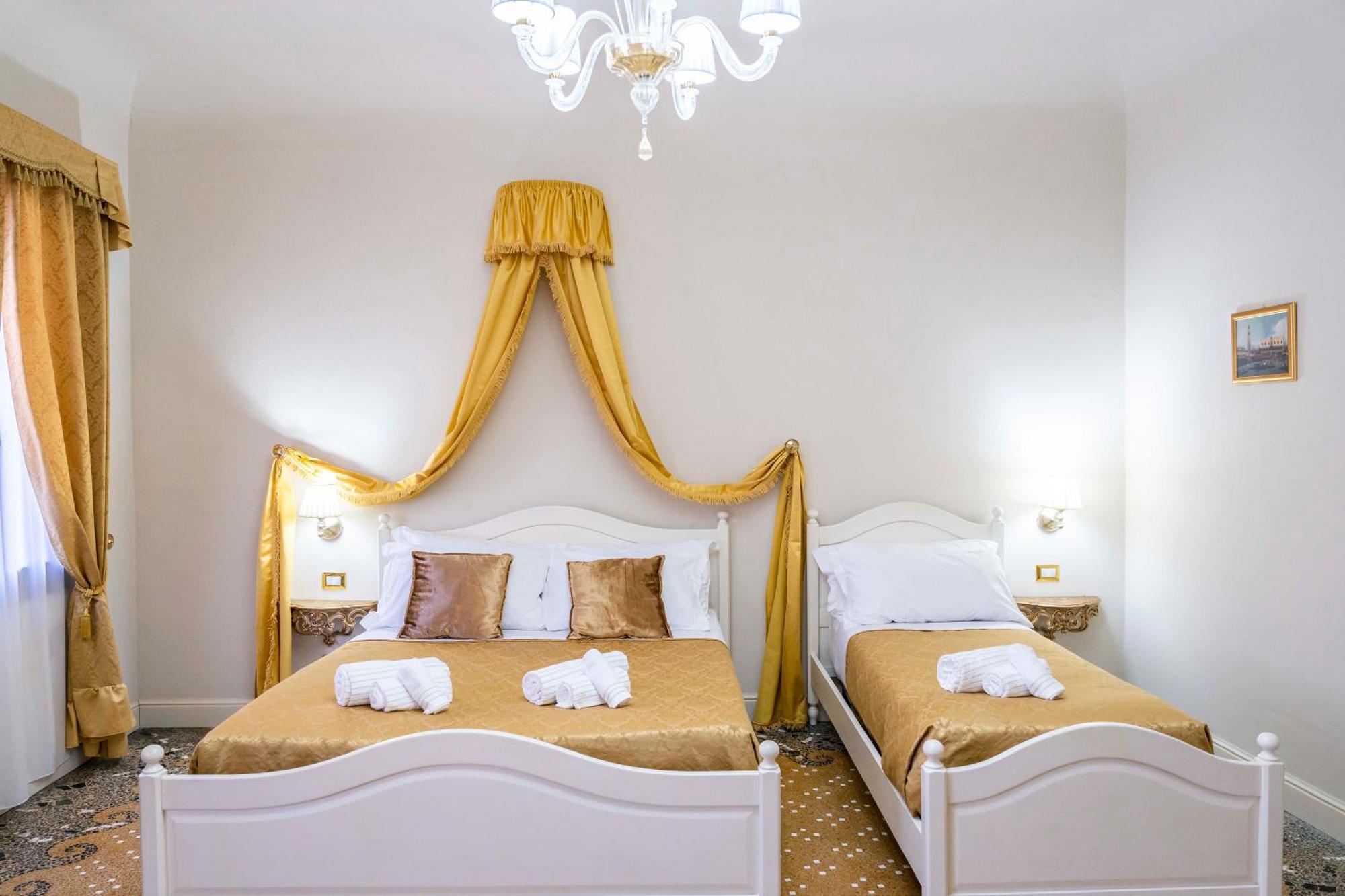 Palazzo Titti Rialto Suites Venice Exterior photo