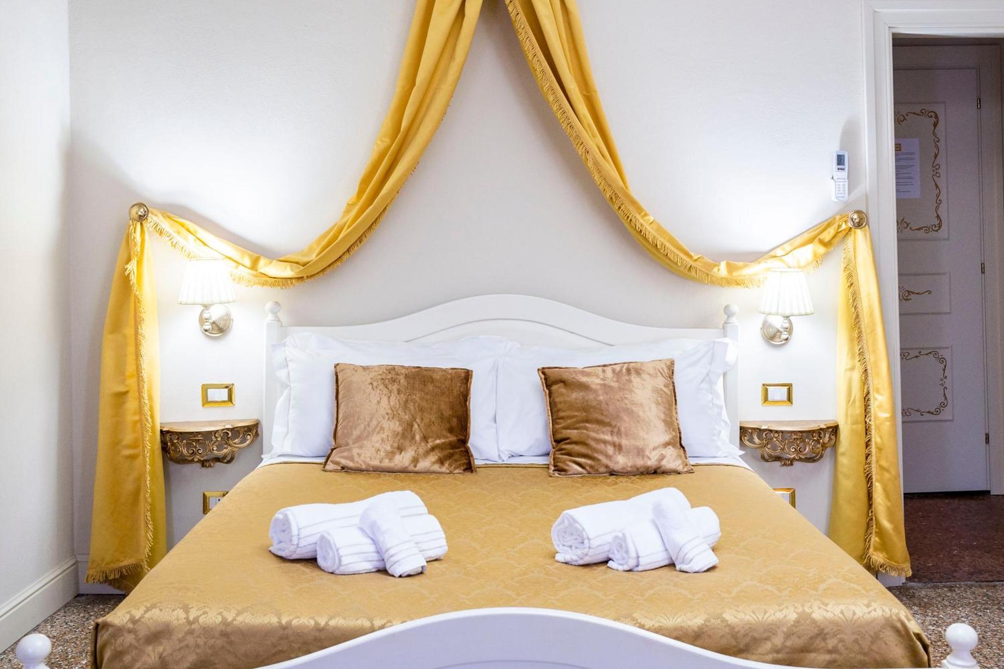 Palazzo Titti Rialto Suites Venice Exterior photo