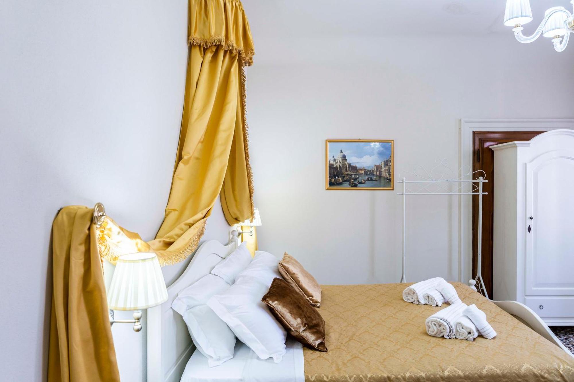 Palazzo Titti Rialto Suites Venice Exterior photo
