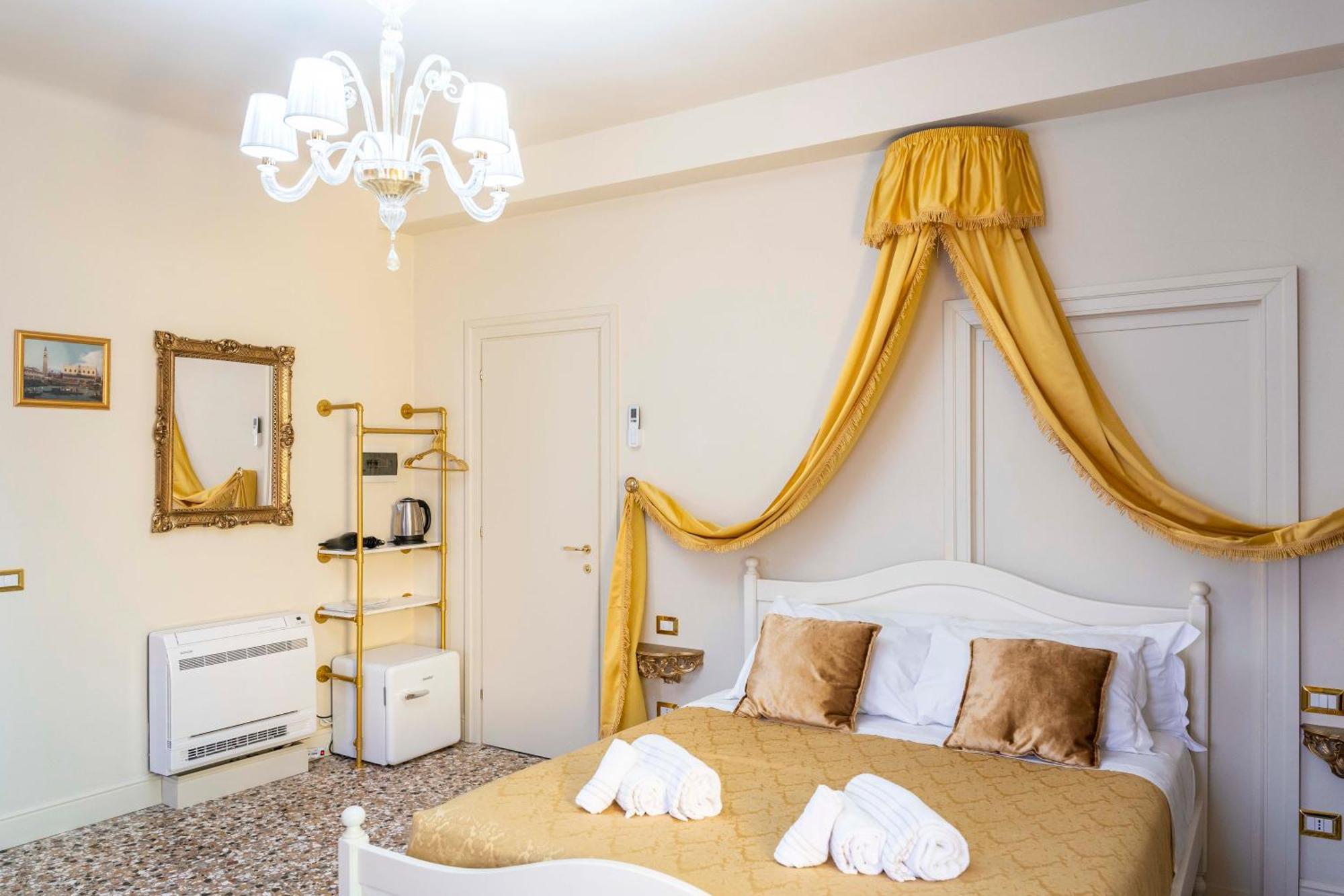 Palazzo Titti Rialto Suites Venice Exterior photo