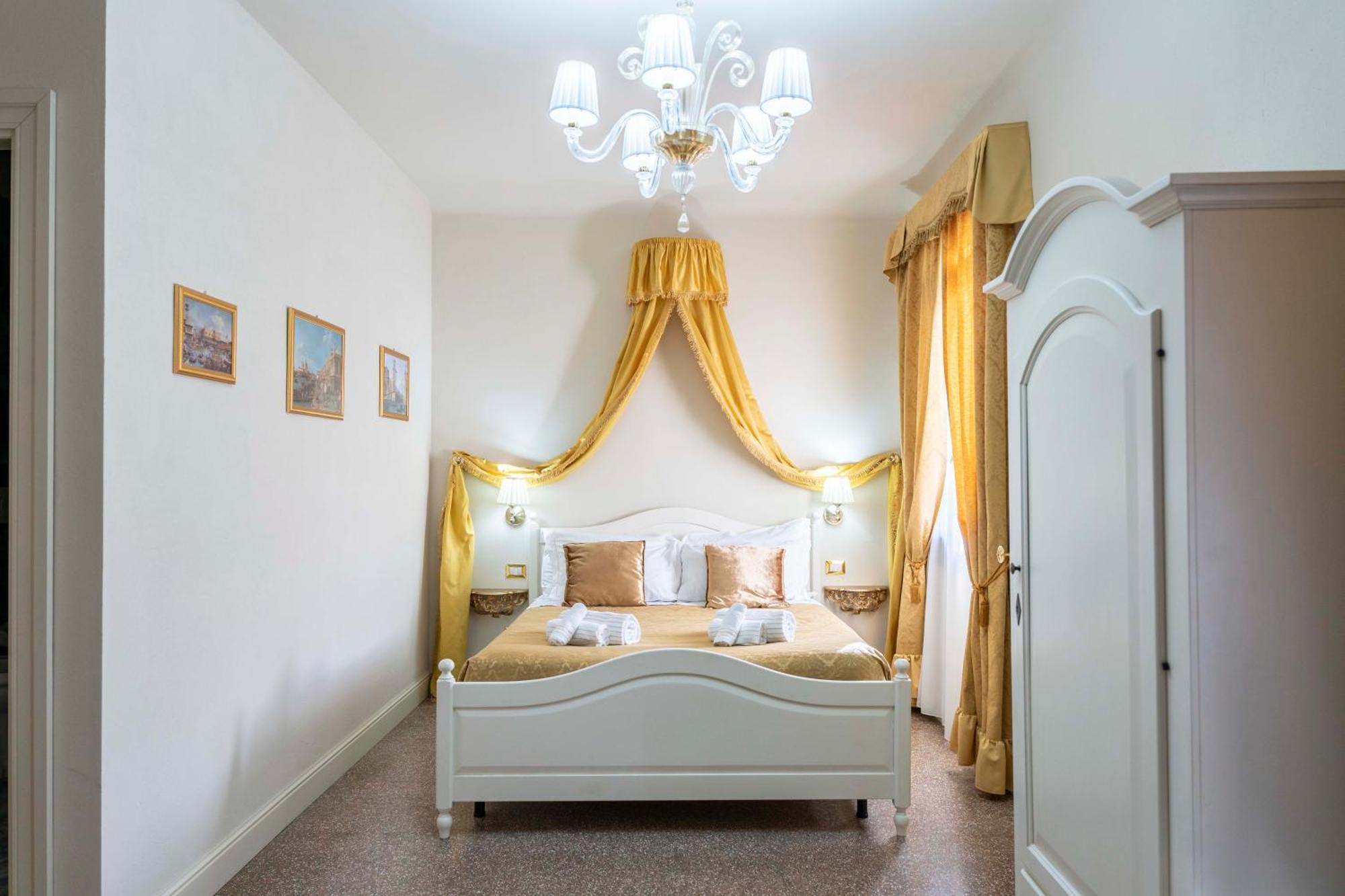 Palazzo Titti Rialto Suites Venice Exterior photo